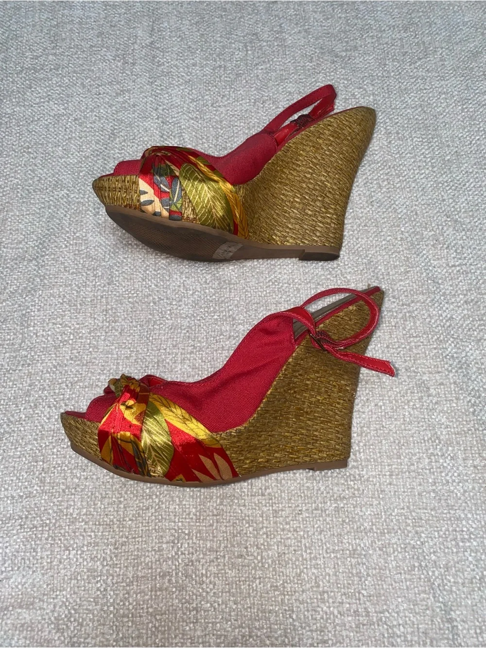 Charlotte Russe Red Tropical Print Summer Platform Wedge Heels Size 7